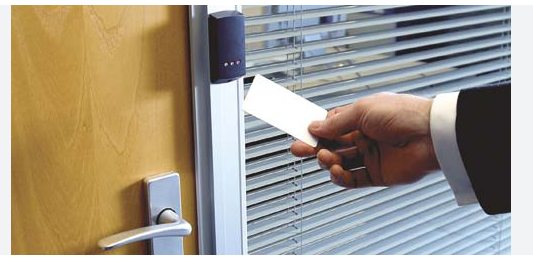 Seamless Communication in Emergencies: Mass Notification Systems and Door Access Control post thumbnail image