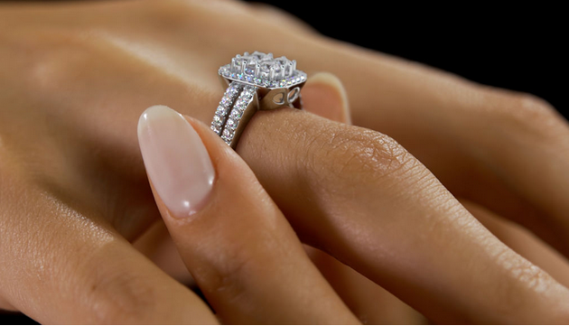 Synthetic Diamond Engagement Rings: A Gift from the Heart post thumbnail image