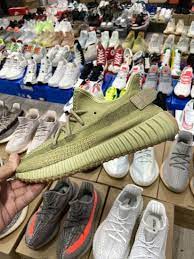 Stepping into Style: Exploring the World of Wholesale Fake Yeezys post thumbnail image