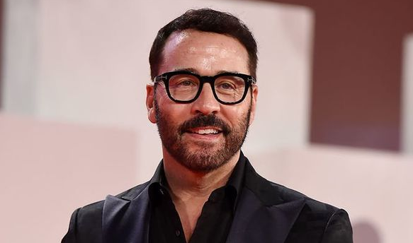 Who Is Jeremy Piven? Exploring His Legacy post thumbnail image