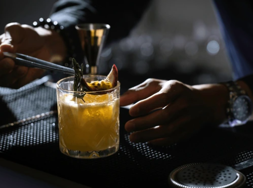 Raise the Glass: Mobile Bar Services Redefining Events post thumbnail image