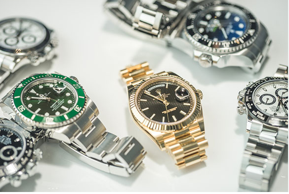 The Progression in the Green Rolex GMT: From Pilot’s Tool to Type Assertion post thumbnail image