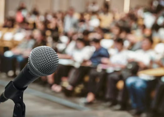 Perfecting the Craft: Public Speaking Courses for Confidence and Affect post thumbnail image
